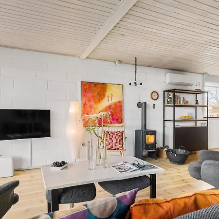 Сasa de vacaciones 3 Bedroom Lovely In