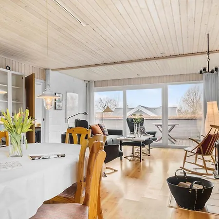 3 Bedroom Lovely In Casa de Férias