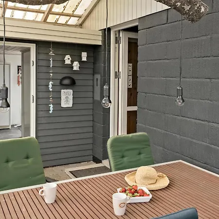 Hébergement de vacances 3 Bedroom Lovely In *